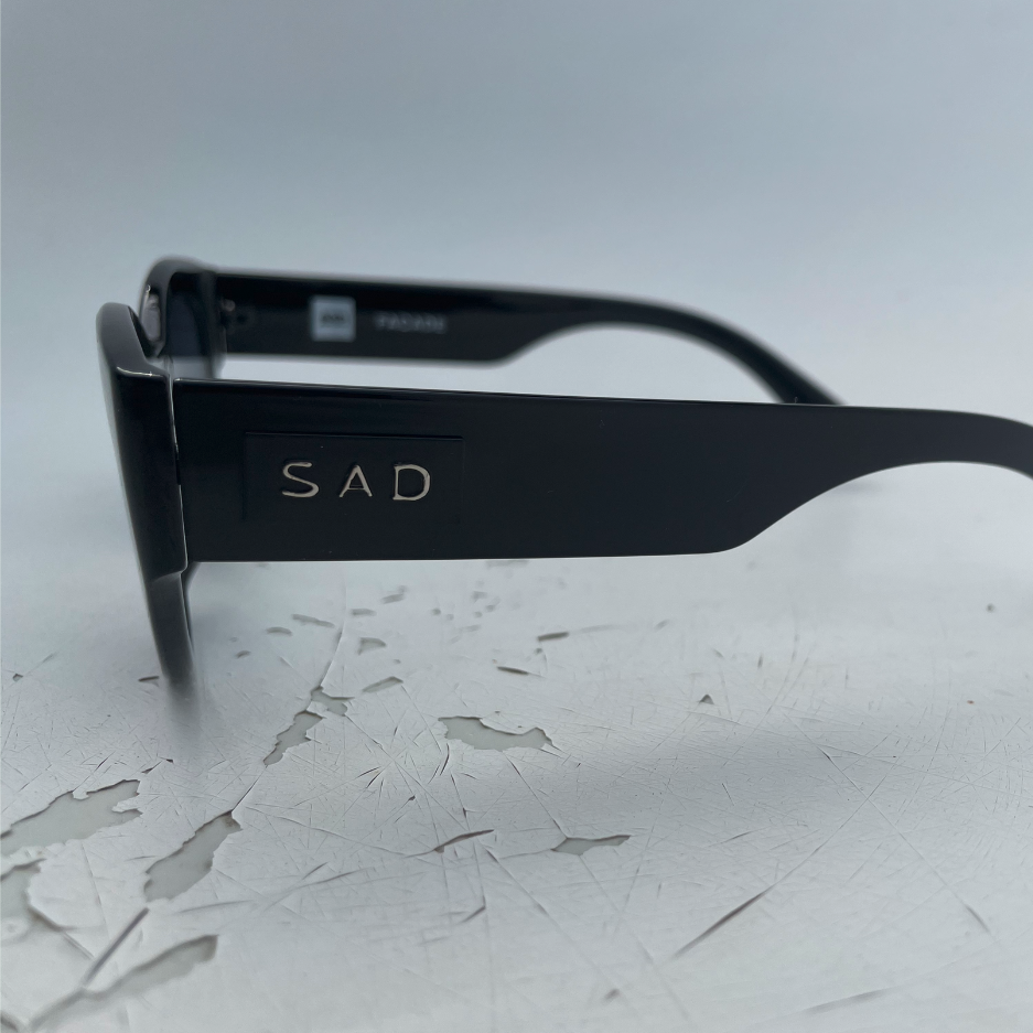 FACADE // GLOSS BLACK